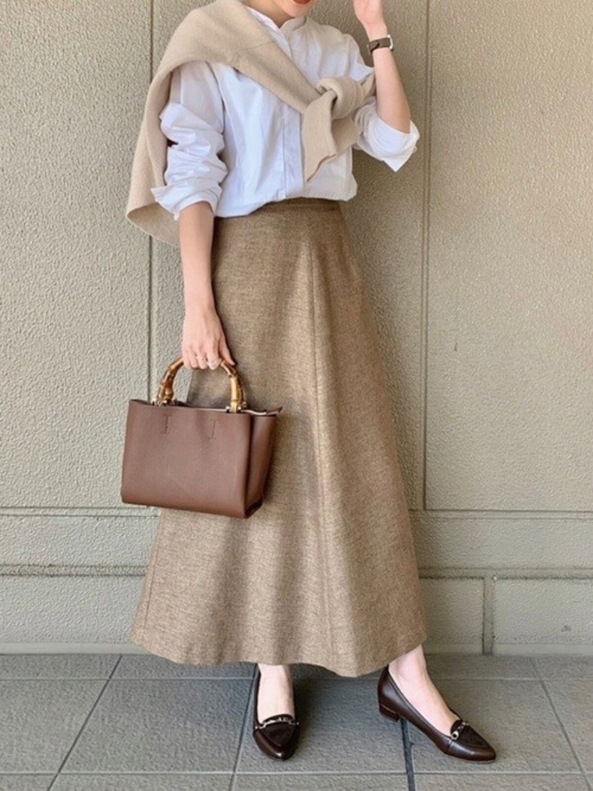 シャツ合わせや三首出しで春コーデにスライドできる　出典：WEAR