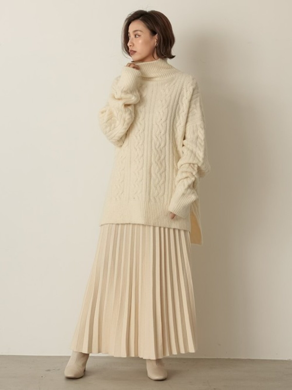 オールホワイトで　出典：WEAR