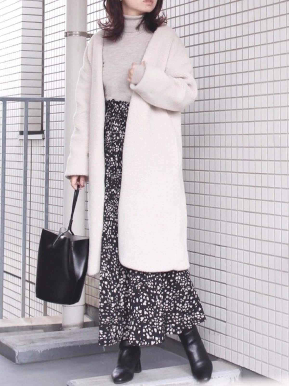 小花柄のロングスカートは大人女性に常に人気　出典：WEAR