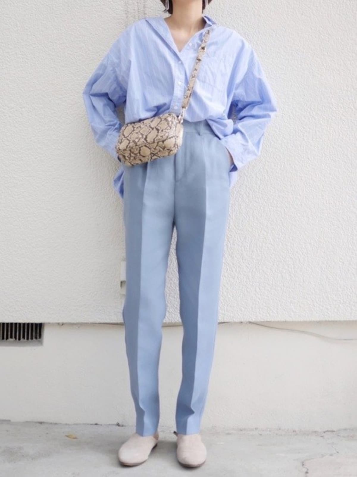 ユニクロのブルー系シャツはずっと着られるベーシック服　出典：WEAR