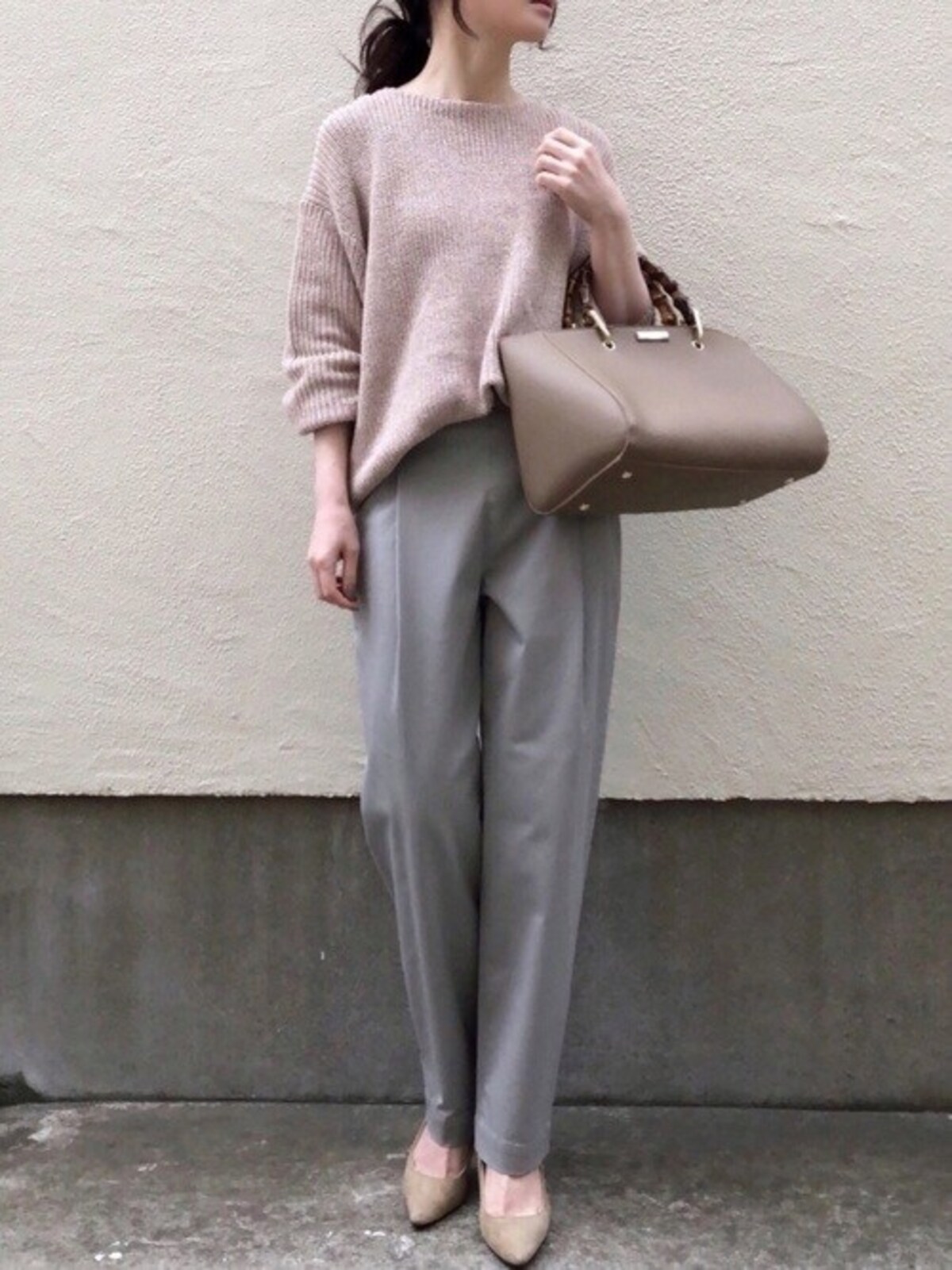 グレー系、黄味系とベージュはトーンの幅が広いので合う一枚を選んで　出典：WEAR