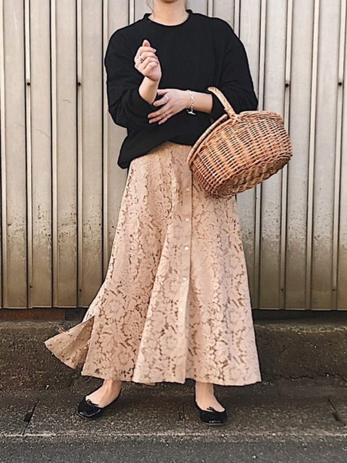 白以外のレースなら、より大人っぽく着られます　出典：WEAR
