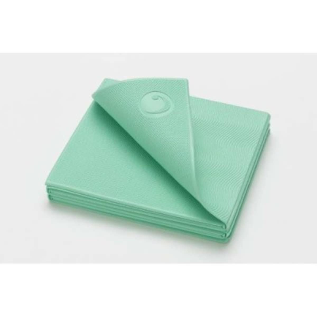 ワッフルヨガラグは軽くて持ち運びも便利。汗をかいても気にならない快適空間を作ってくれる