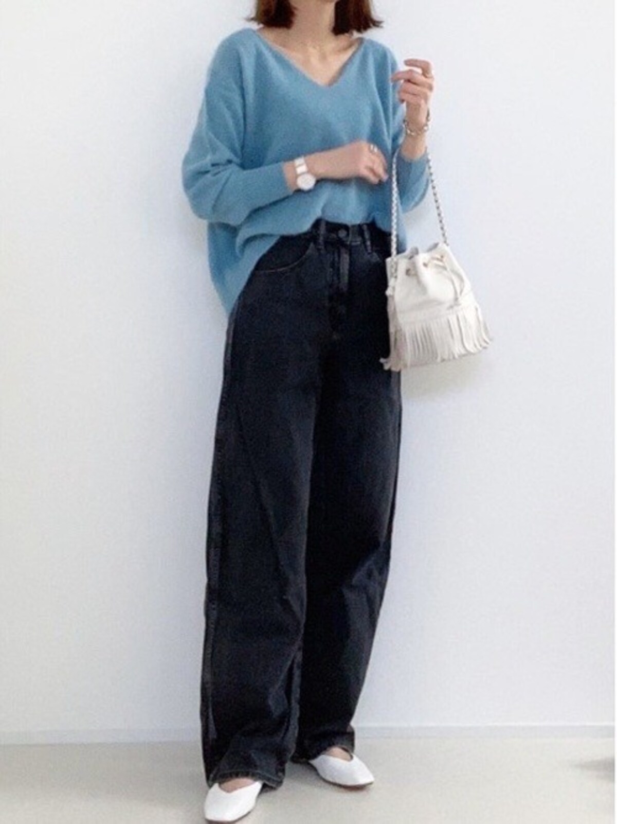 ユニクロのカーブパンツはしっかり太めなので座っても楽チン　出典：WEAR