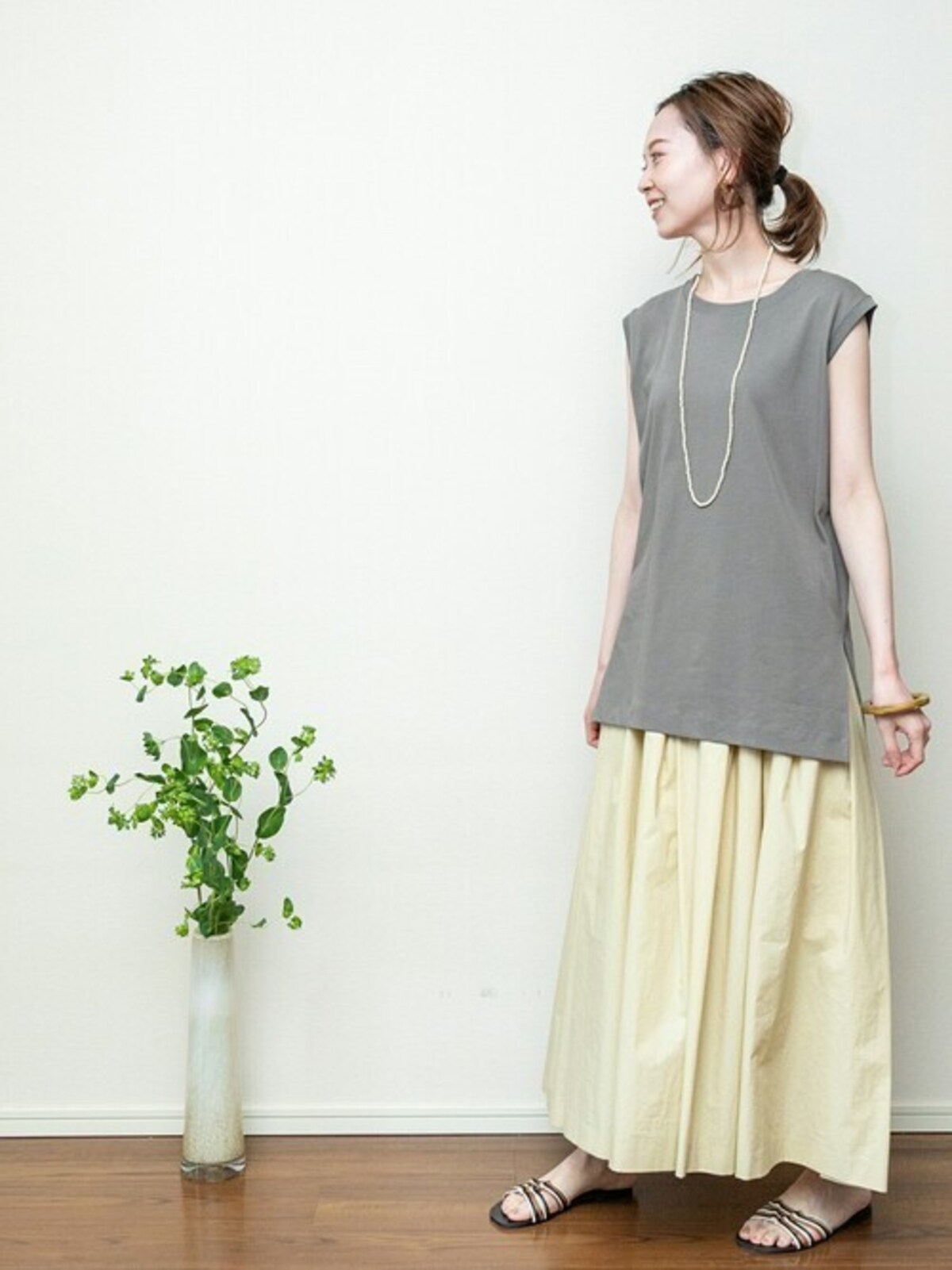 ネックレスで目線を上げるとさらに効果的です　出典：WEAR