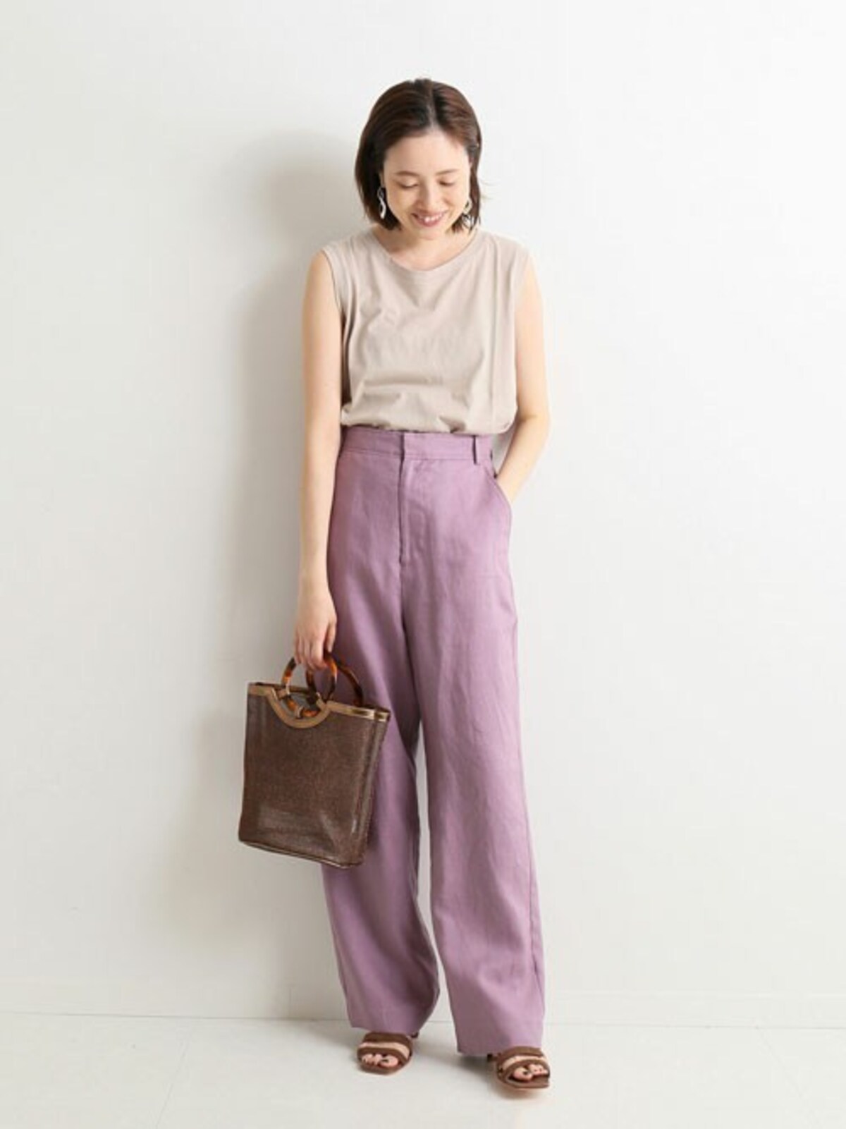 春夏から秋のはじめまで着られるパープルも狙い目です　出典：WEAR