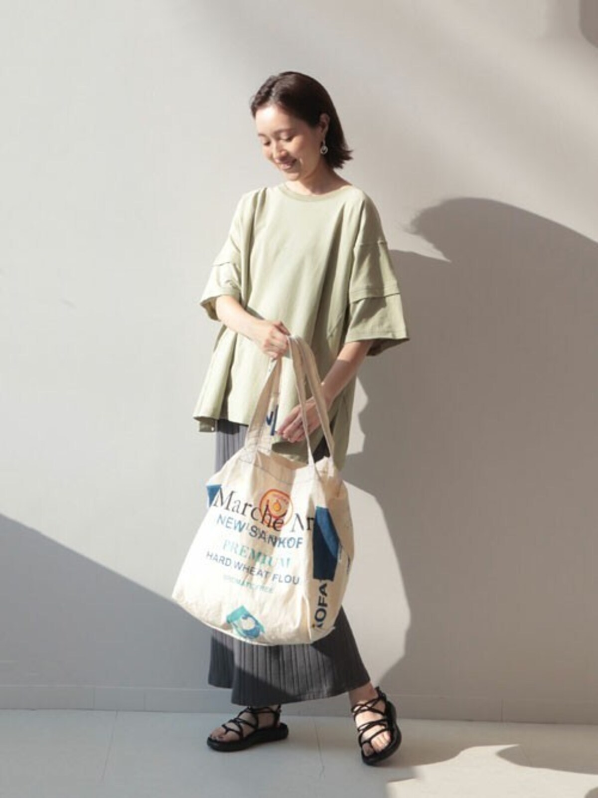 ニュアンスのあるマイルドなカーキでおしゃれ度アップ　出典：WEAR