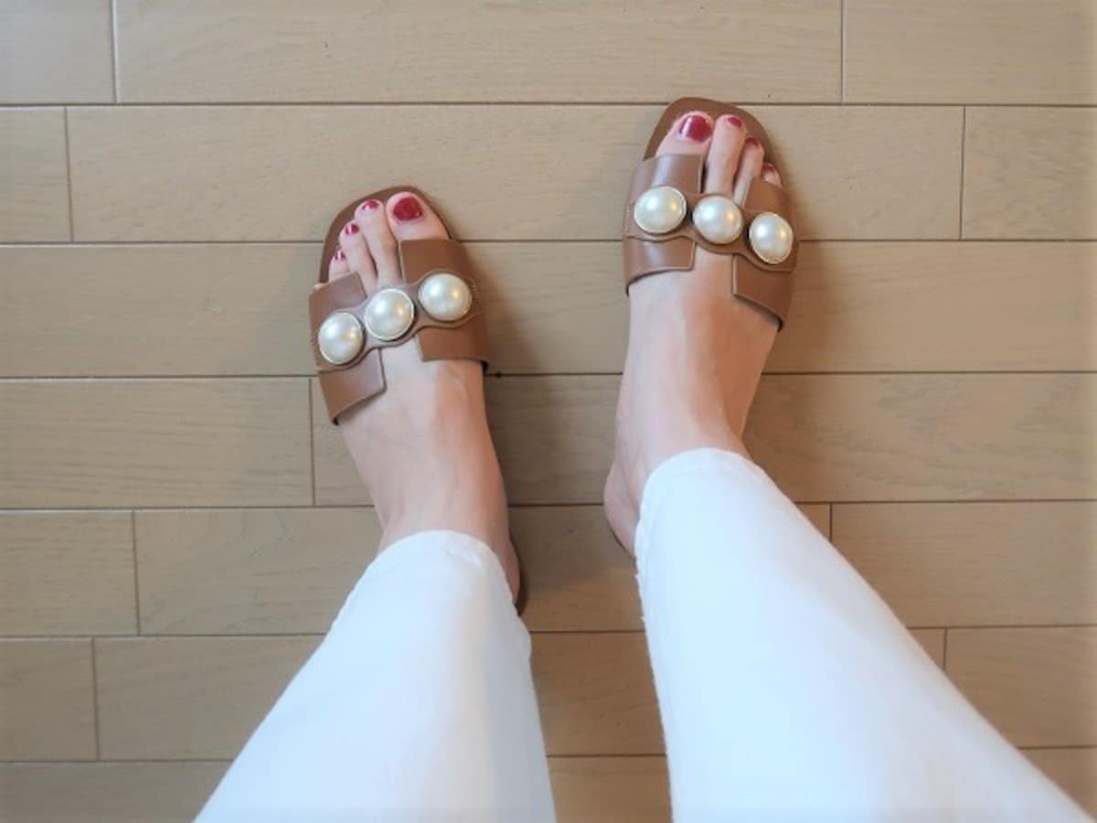 ZARA  パール付きレザーフラットサンダル　5990円（税込）