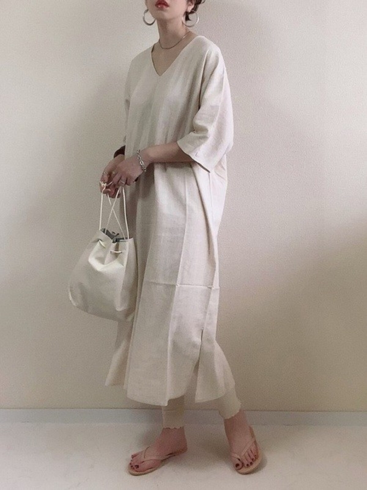 レギンスありでもワントーンなら全身すらっと見えます　出典：WEAR