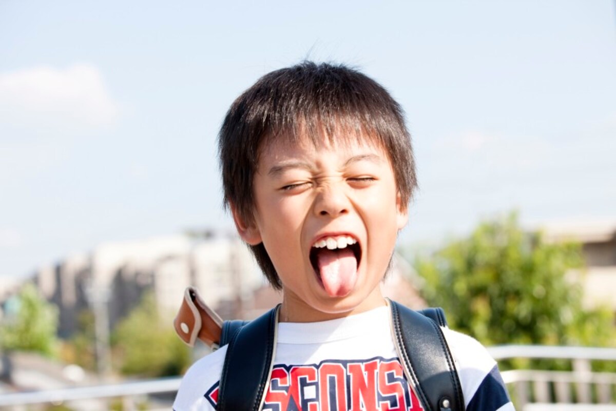 中間反抗期とは……思春期に向かうまえの複雑な心の葛藤を抱いています