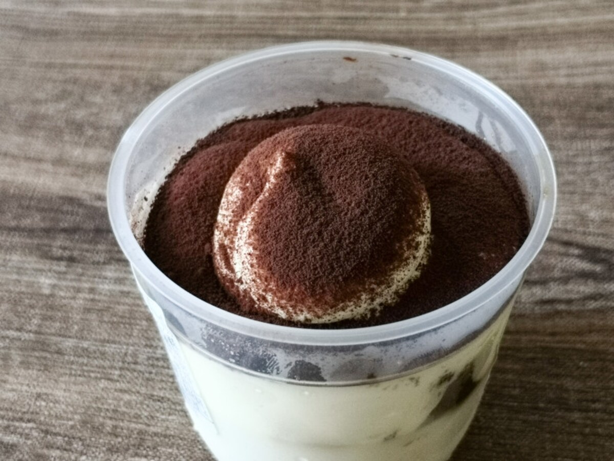 ローソンストア100のカップスイーツシリーズティラミス
