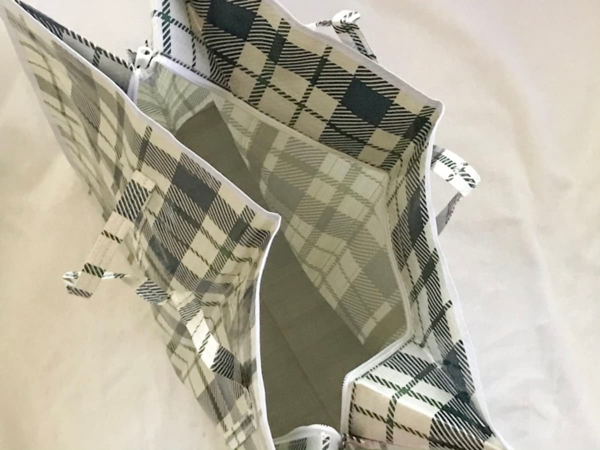 収納に使えるセリアのエコバッグ