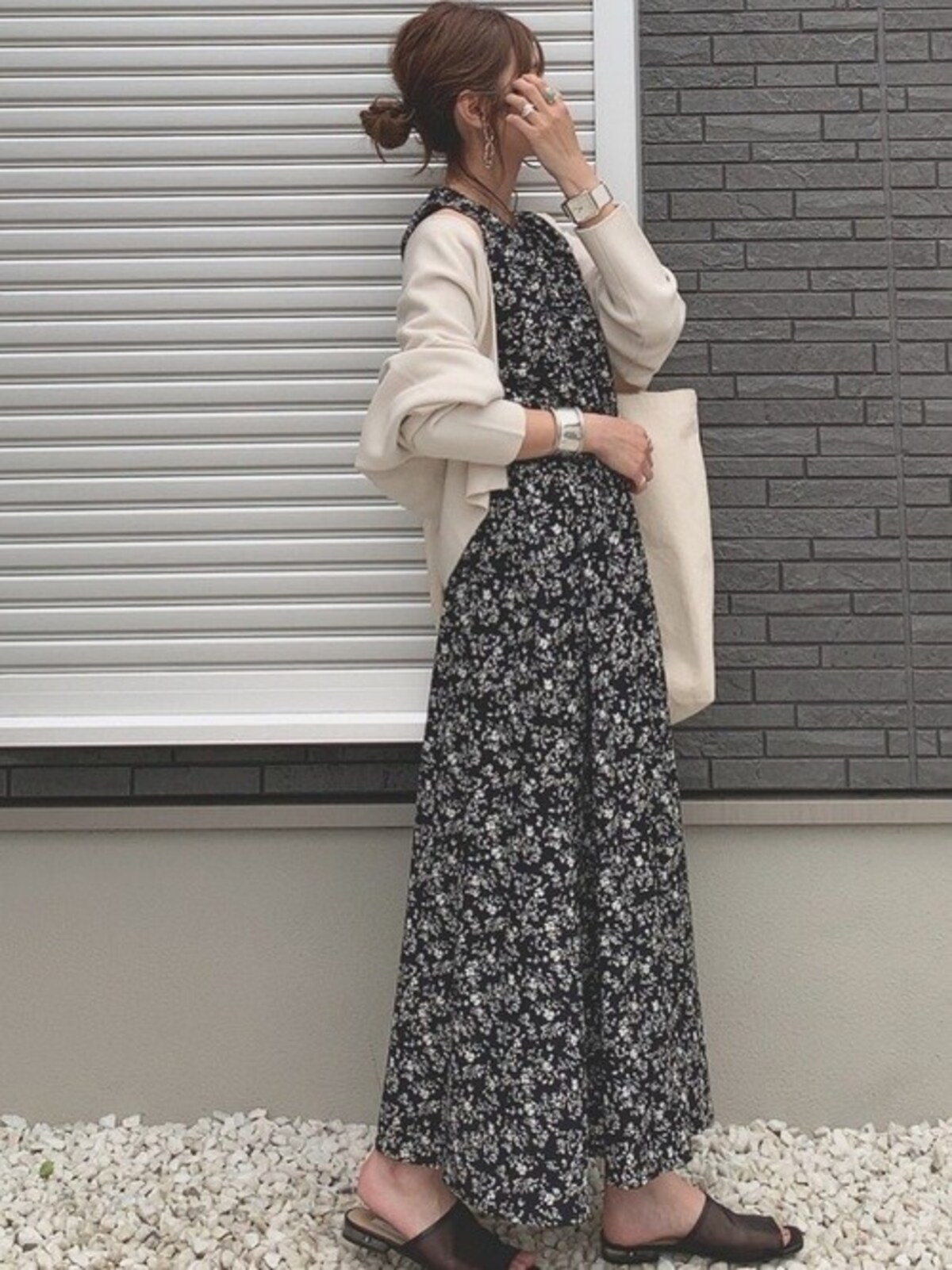 ダークカラーがベース色なら子供っぽくならないのも嬉しい　出典：WEAR