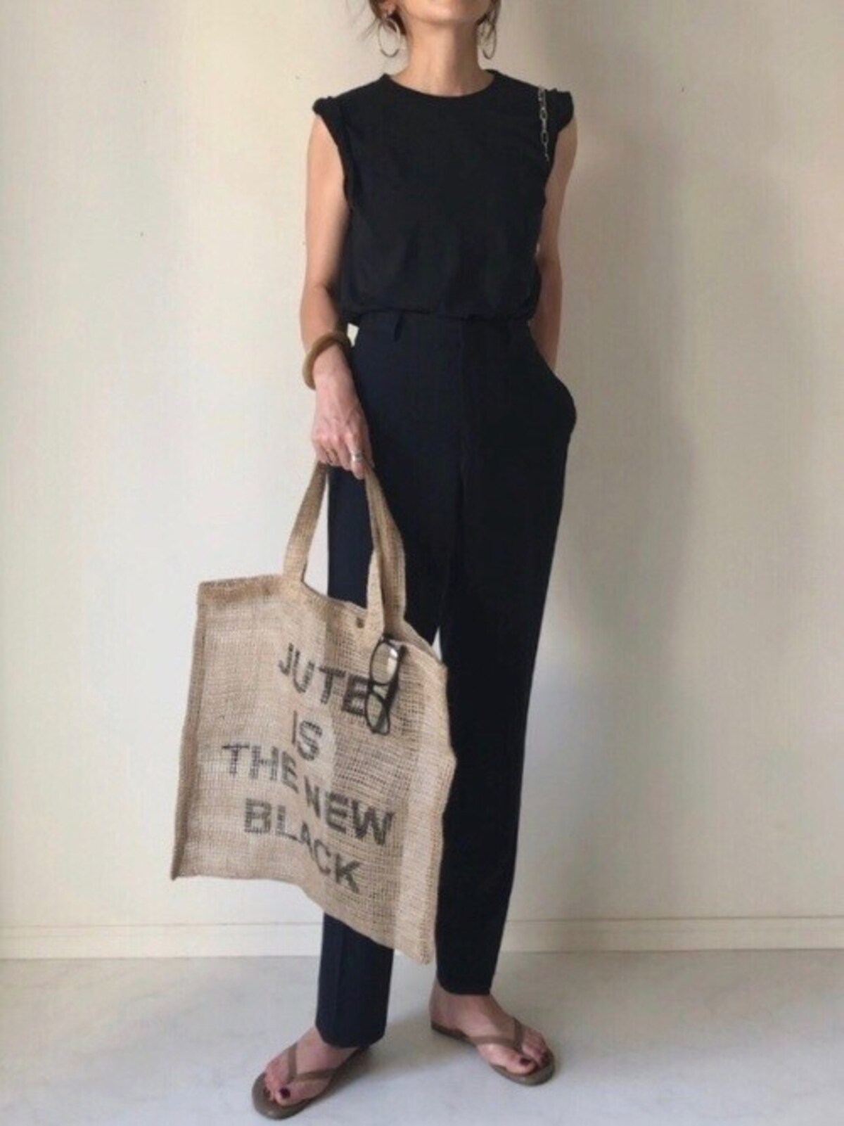 ウエストまわりのメリハリや足元の抜け感でバランスを　出典：WEAR