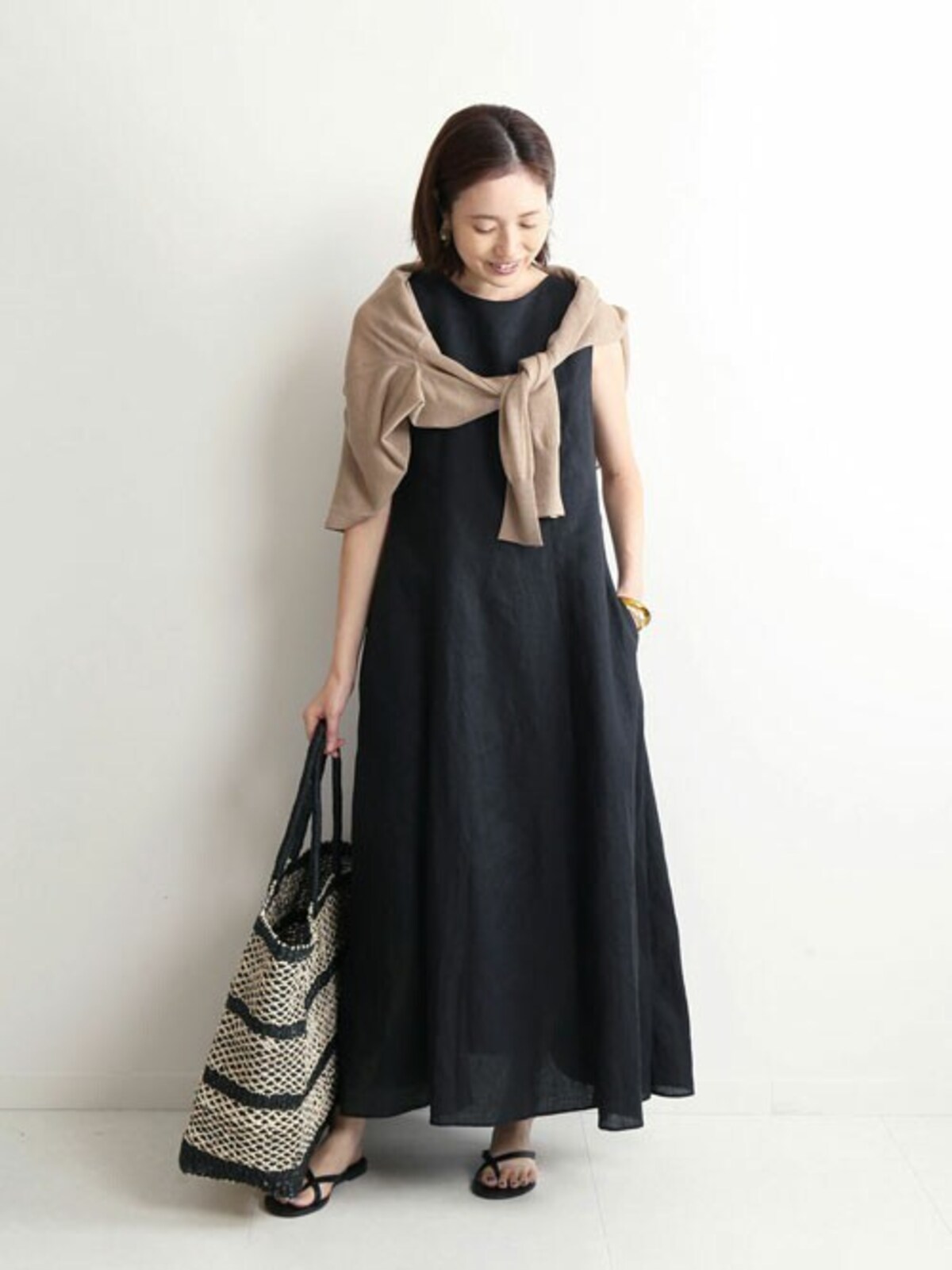 面積の大きいワンピースはリネン素材など涼しそうなものを　出典：WEAR