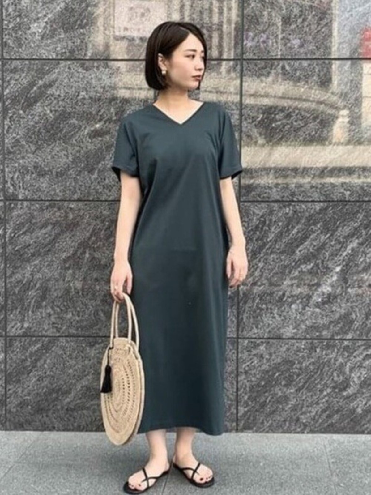 カットソーワンピなど大人の楽チンアイテムにカーキはおすすめ　出典：WEAR