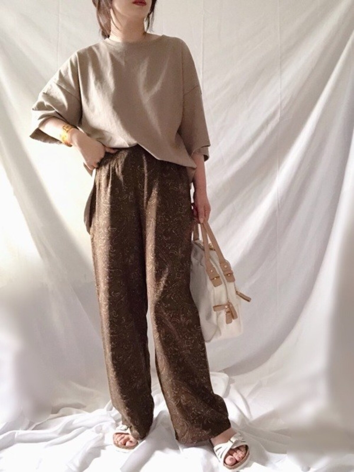 汚れが気になる白サンダルにも思い切ってトライできるのがメリット　出典：WEAR