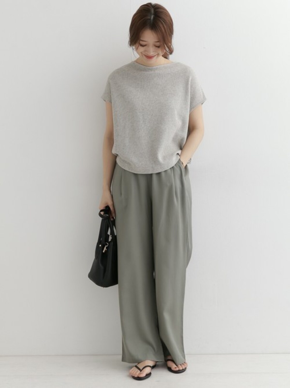 全身を似たトーンのカラーでまとめたニュアンスコーデですっきり 出典:WEAR