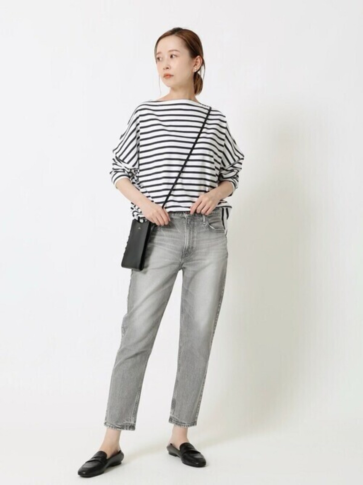 定番ボーダー柄もグレーのデニムで垢抜けた印象に　出典：WEAR