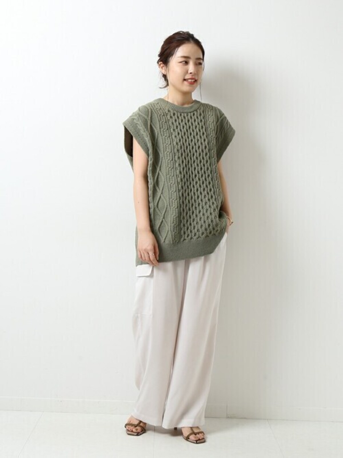 シンプルなものからケーブル編みなどデザイン入りのものまで豊富　出典：WEAR