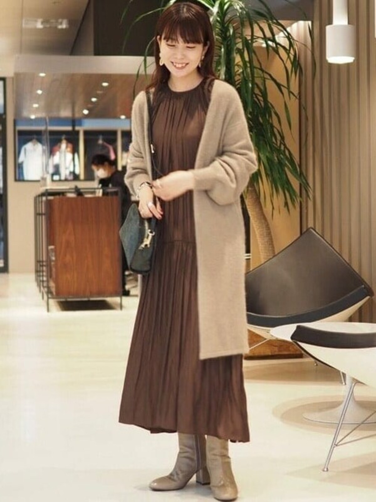 洋服のシルエットに沿ってくれる柔らかさも使いやすい　出典：WEAR