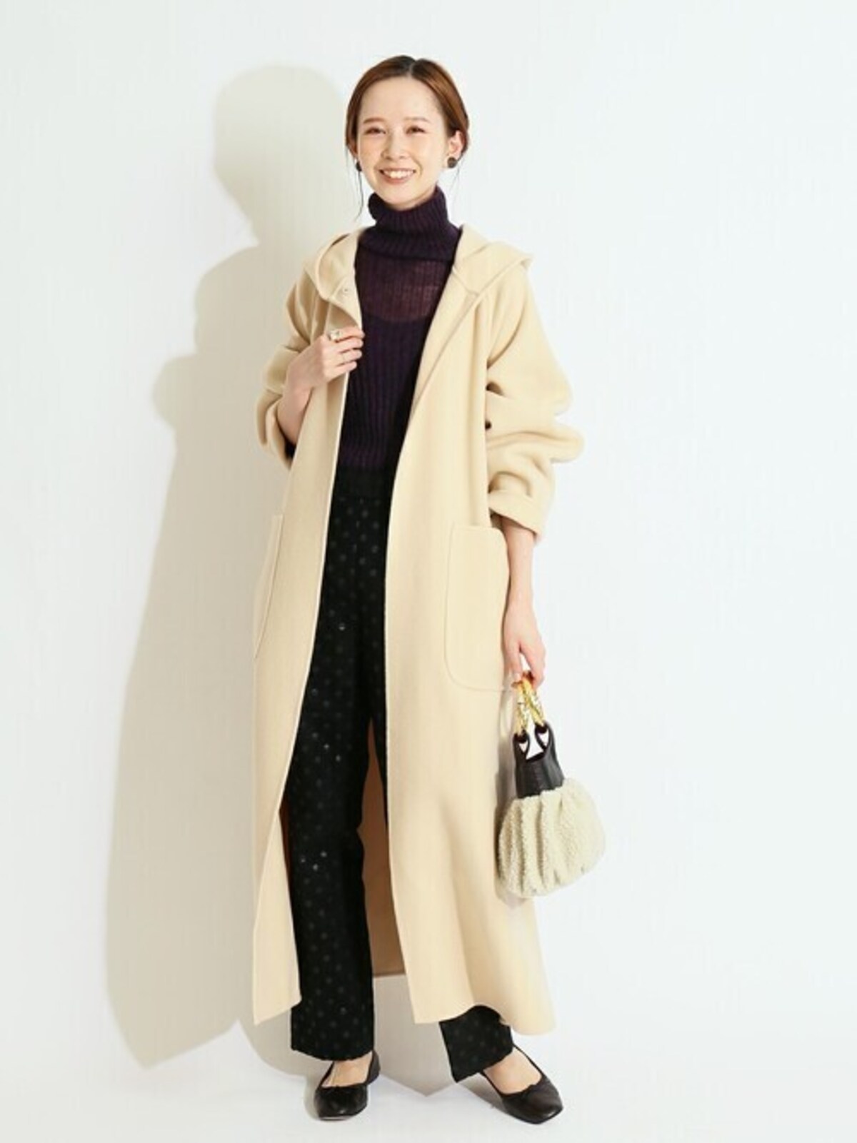 一枚仕立てのリバーコートは軽やかで今年らしさ満点　出典：WEAR