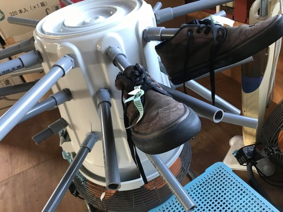サーキュレーターの上に自家製の乾燥機を設置。爆速で乾きます笑