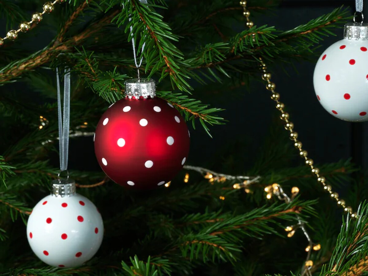 イケアのクリスマスボールとオーナメント