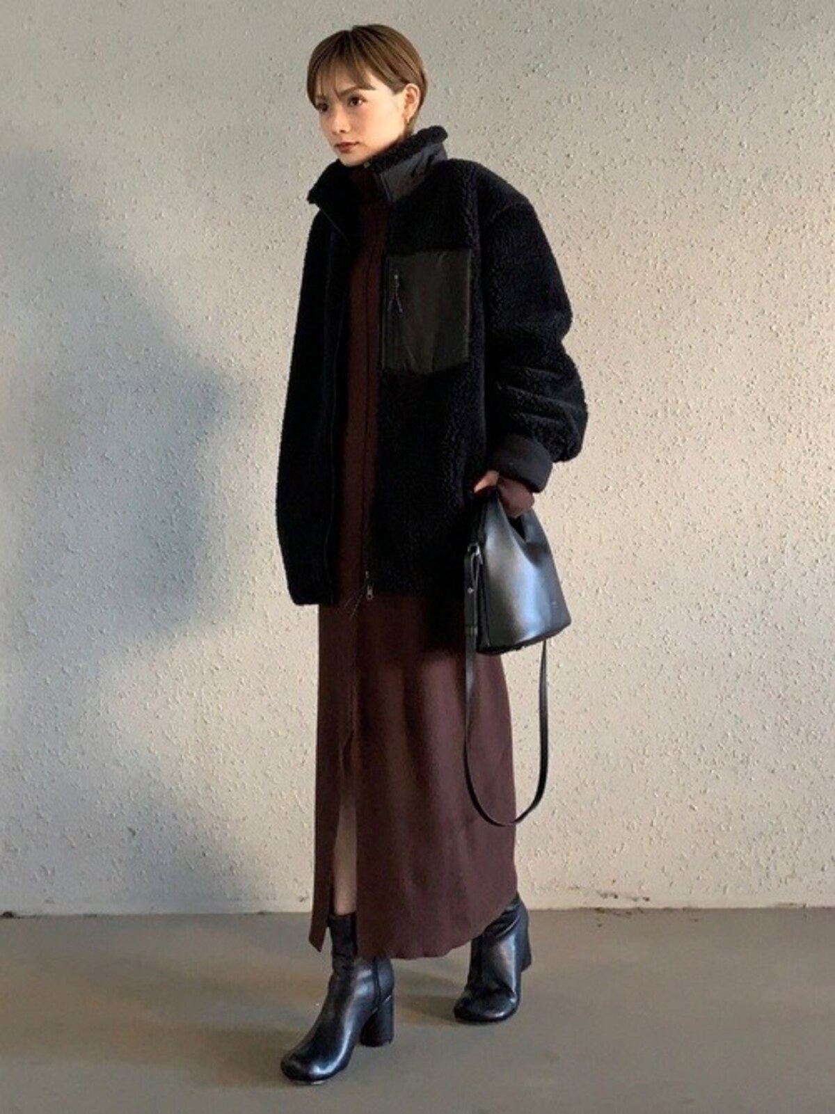 カジュアルなボアジャケットはブラックを選べばモードな雰囲気に　出典：WEAR