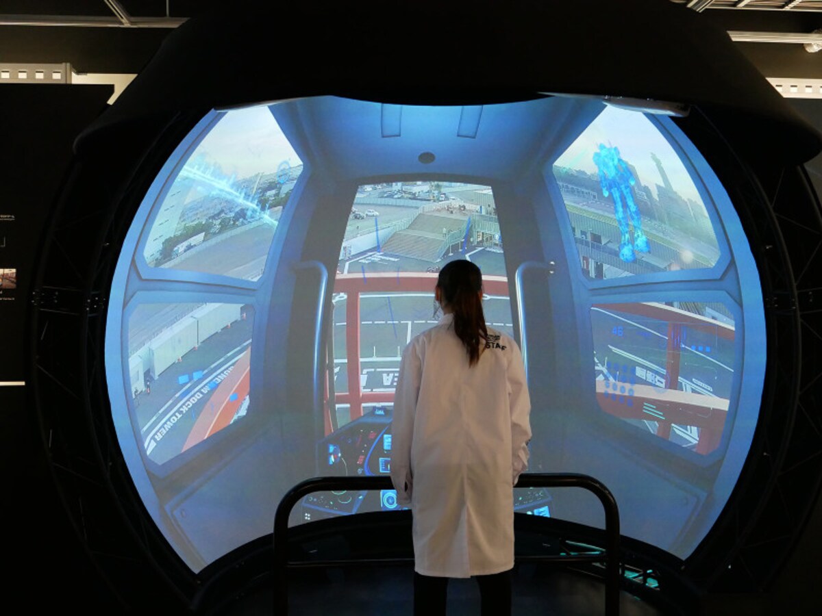 VRドーム「GUNDAM Pilot View SoftBank 5G EXPERIENCE」は、5G通信を活用して全高18mの実物大「動くガンダム」とリアルタイムに視界を共有（2020年11月30日撮影）