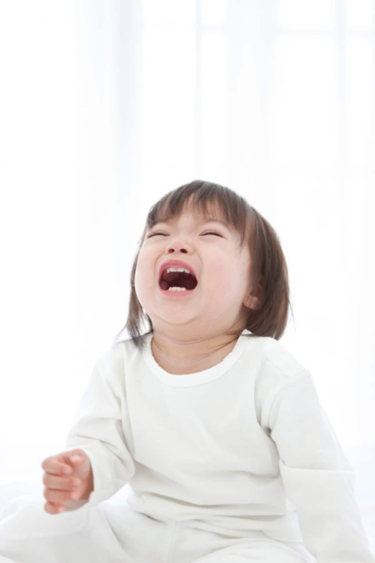 食事の準備ができたと思うと、コップの牛乳をこぼしている。朝、出かける間際に、「トイレ行きたい」と言い出す子どもにイライラ