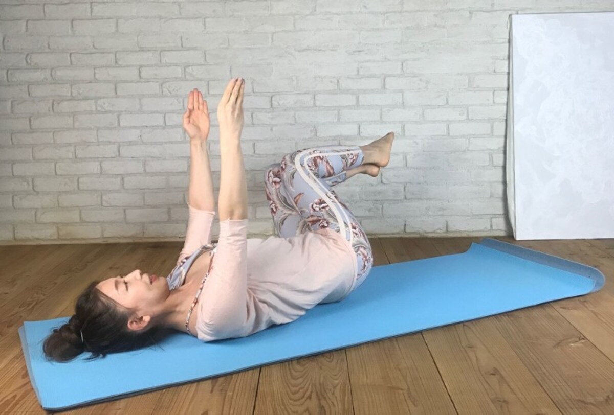 戻す時は右側の腹筋を使って！