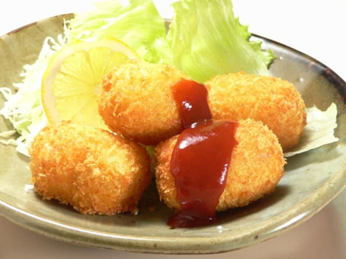 じゃがりこコロッケ（出典：じゃがりこのアレンジレシピ！簡単で抜群においしいコロッケの作り方）
