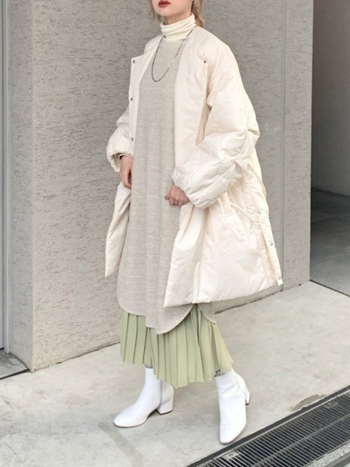 ゆったりしたユニクロのワンピースに、ライトグリーンのスカートを重ねて　出典：WEAR