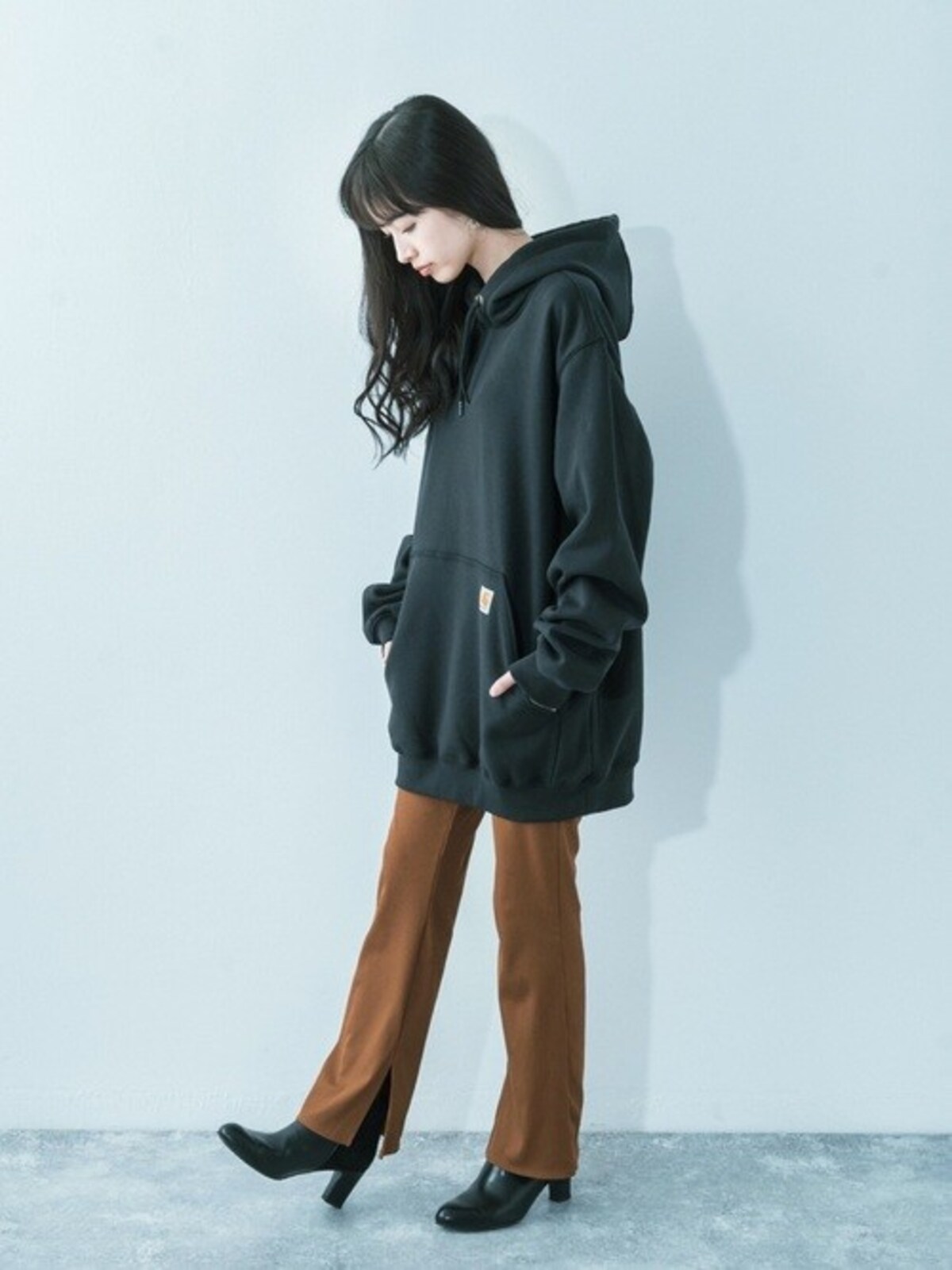 カットソーフレアパンツは楽チンだけど部屋着には見えにくいのが◎　出典：WEAR