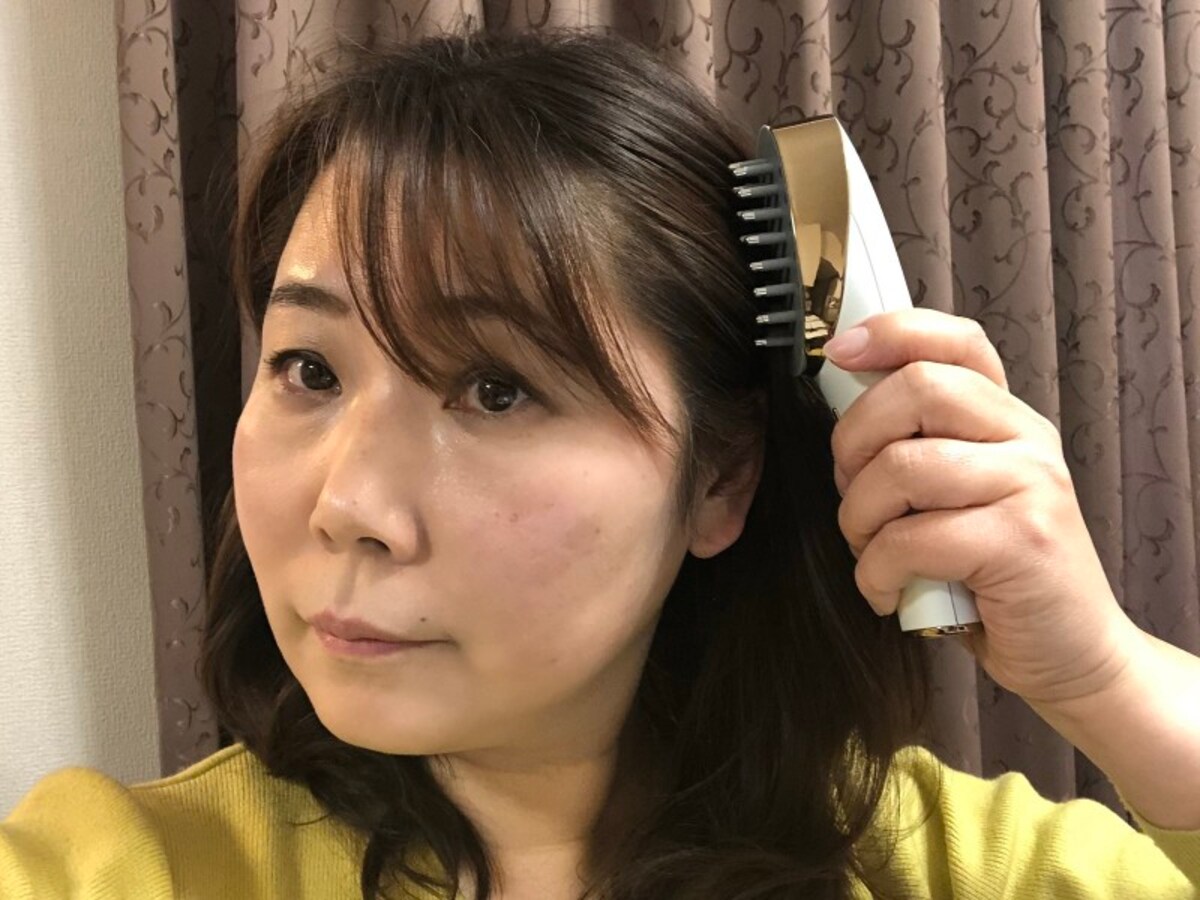 「SCALP」モードでは、あらかじめ水で濡らした髪をブラッシング。防水仕様なので湯船に浸かりながらのケアも可能です