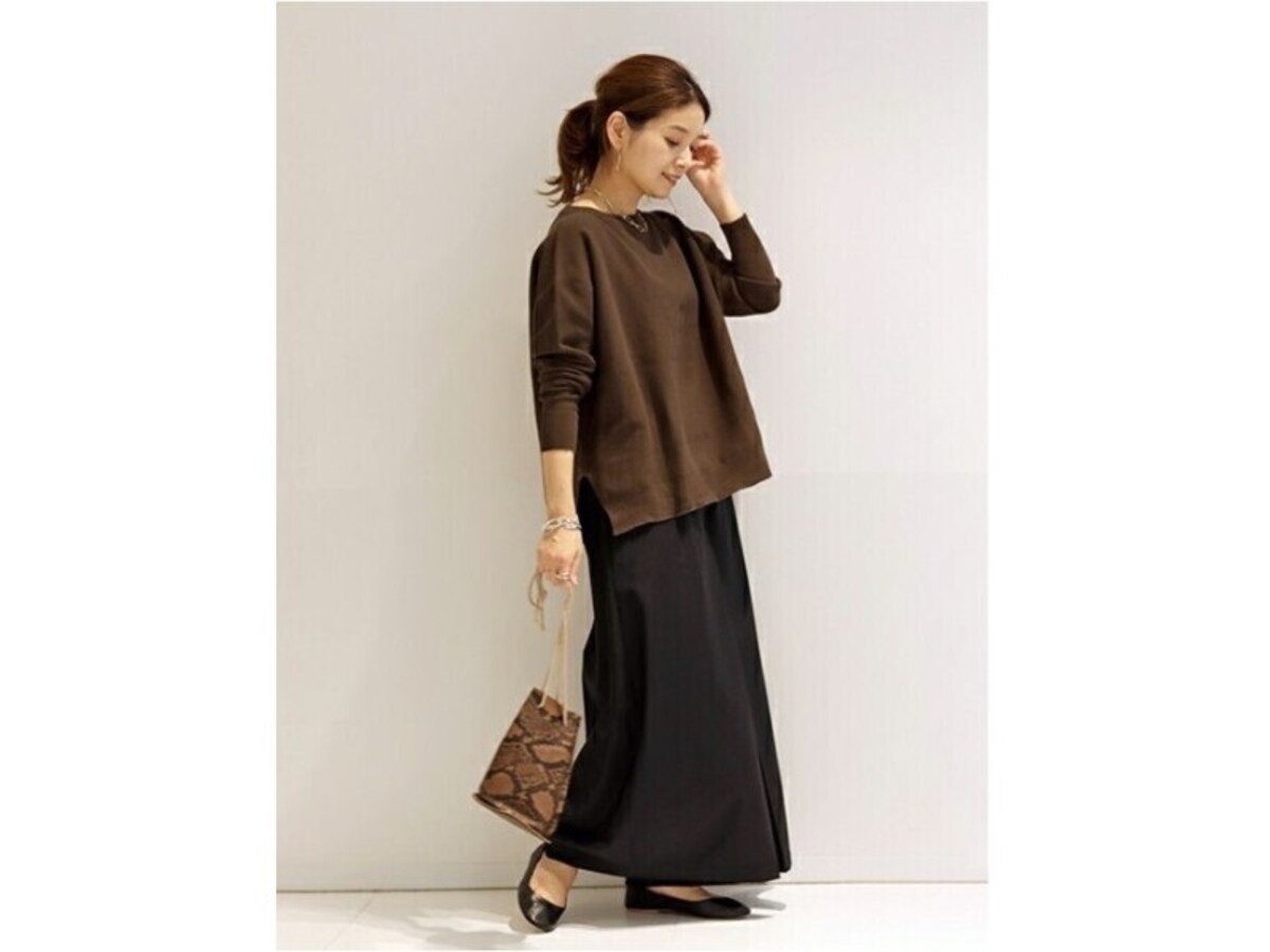 例えベーシック色でも、2色または3色以内にまとめるとすっきり見えます　出典：WEAR
