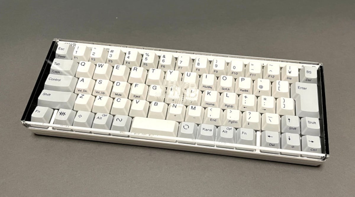 「キーボードルーフ RF-HH」4400円(税込)。キーボードルーフを載せていれば安心です