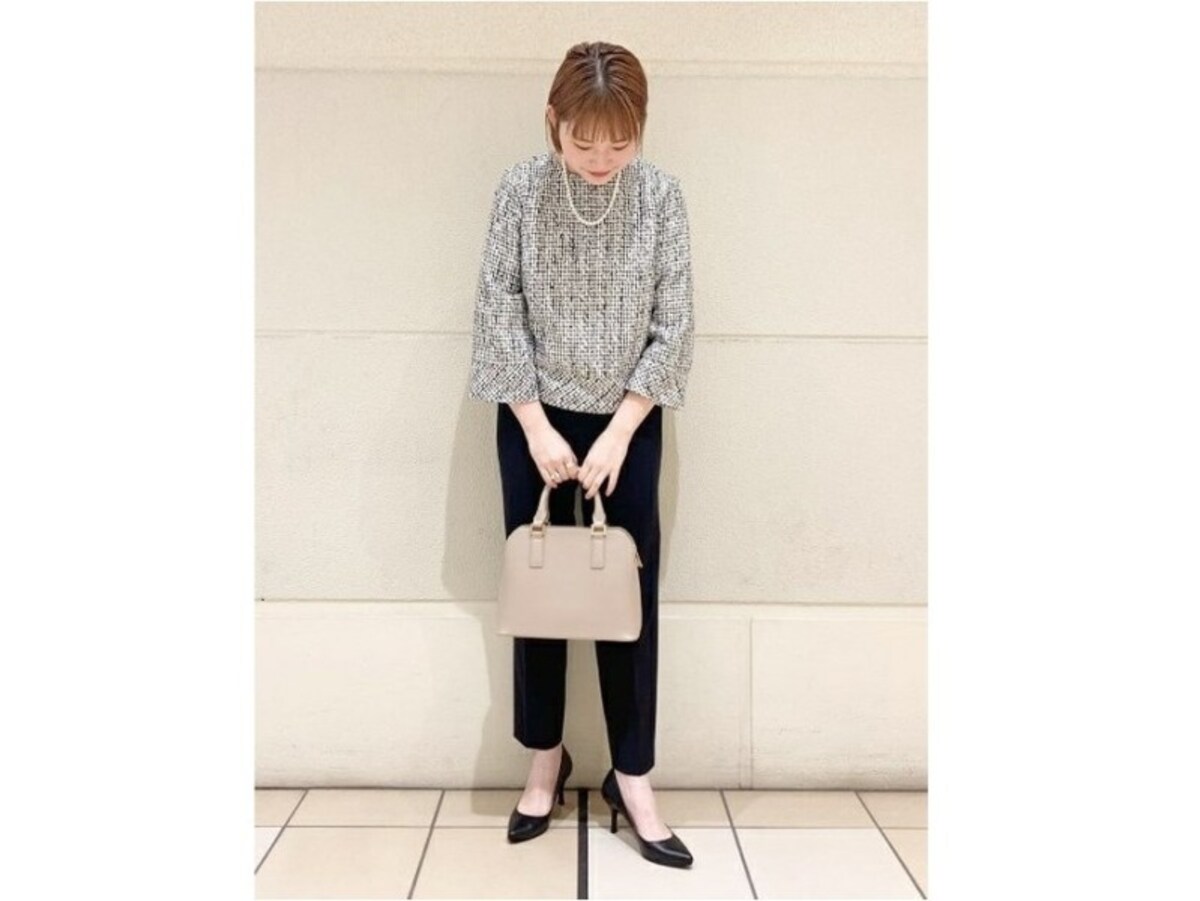派手過ぎず、地味過ぎない、ラメ入りのモノトーンが絶妙　出典：WEAR