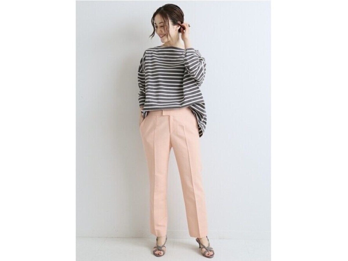 カジュアルなボーダーもきれい色パンツではつらつとした印象に　出典：WEAR