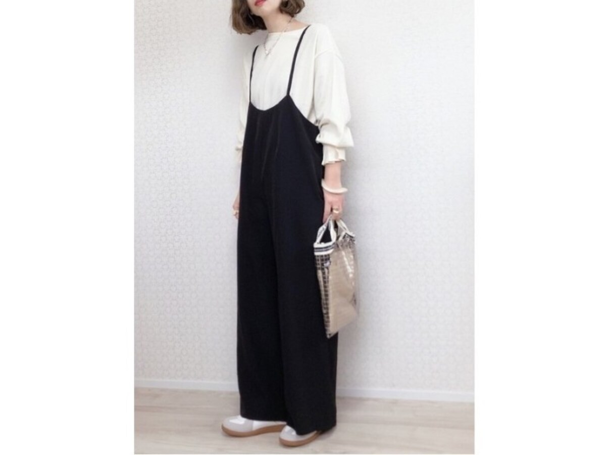 肩ひもが細いサロペットは大人っぽいのでアラフォー向け　出典：WEAR