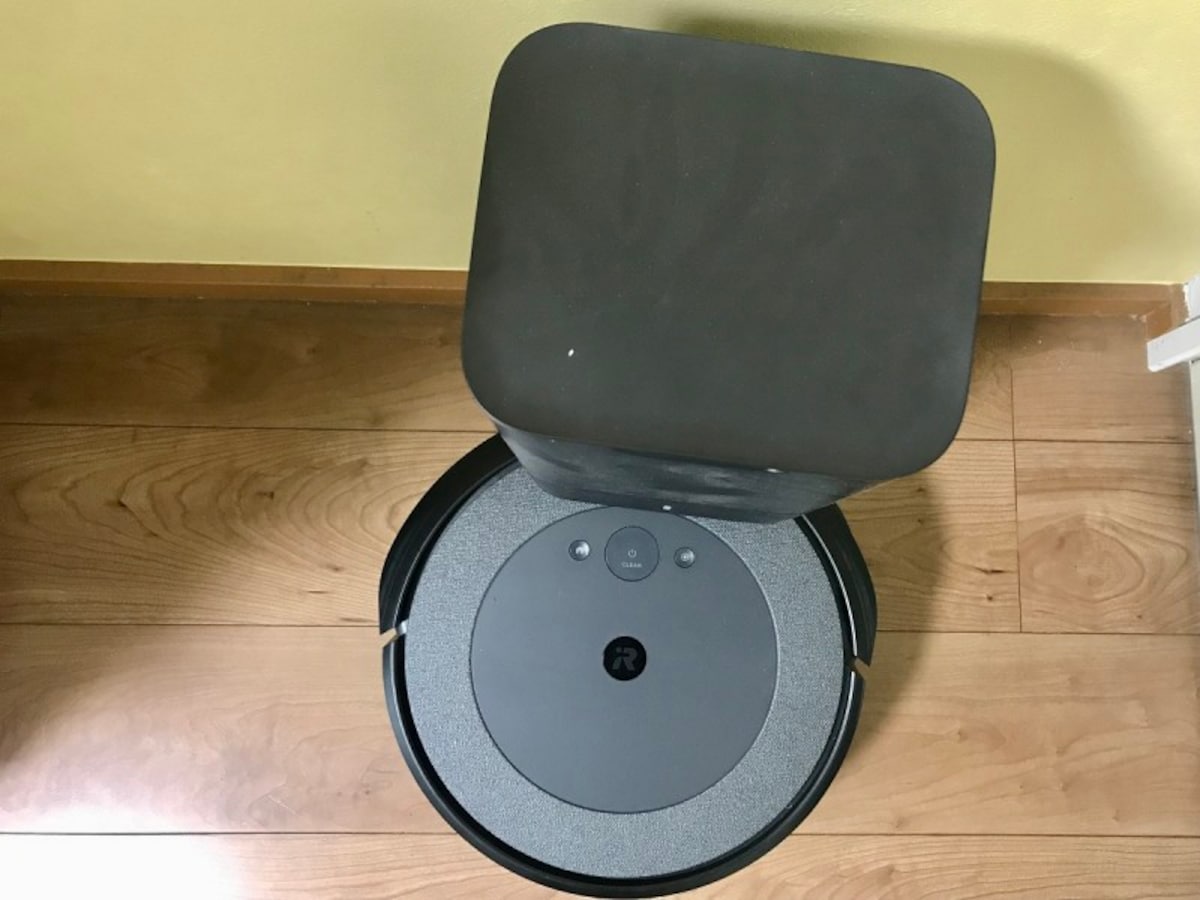 ルンバ本体とクリーンベース