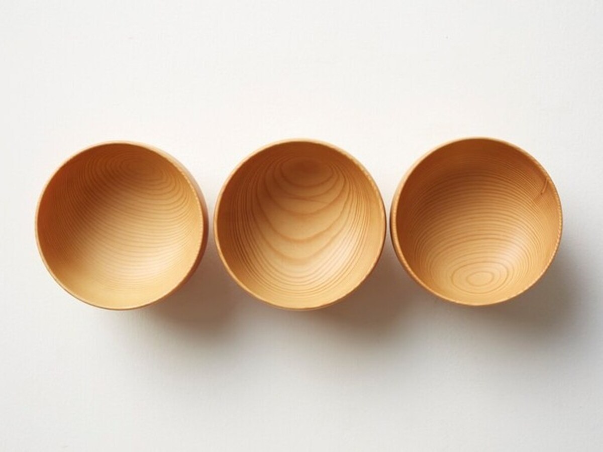 木製のお椀は、熱々の味噌汁を入れても持ちやすく口当たりもいいなど、大変使い勝手が良い