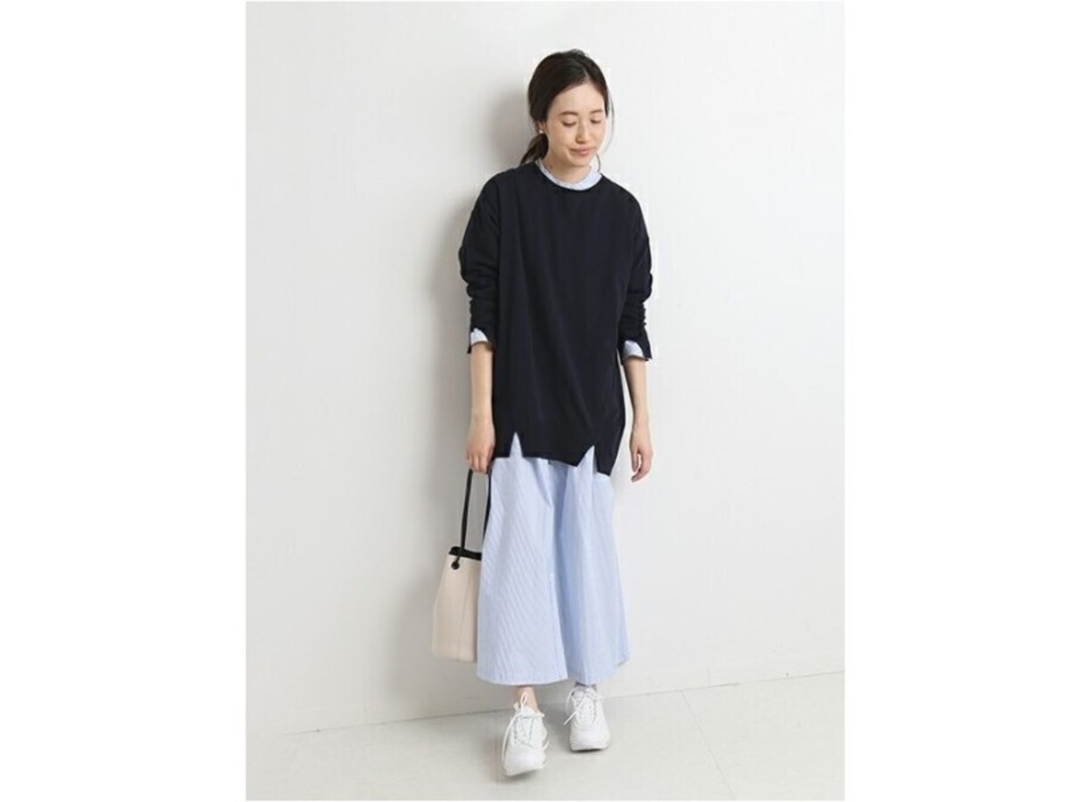 ナイキのエアマックスは白を選んで抜け感をプラス　出典：WEAR