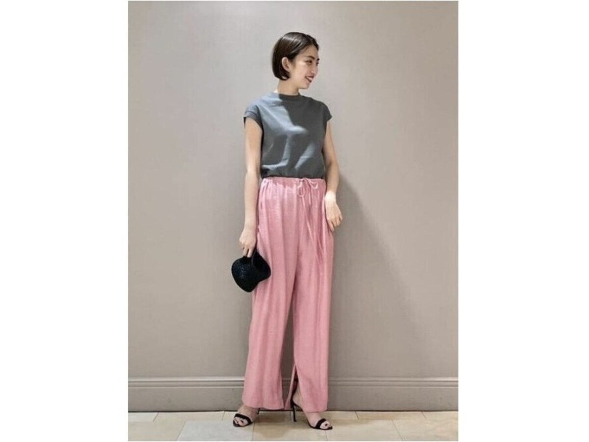 黒に加えてチャコールグレーやダークブラウンなどもおすすめです　出典：WEAR