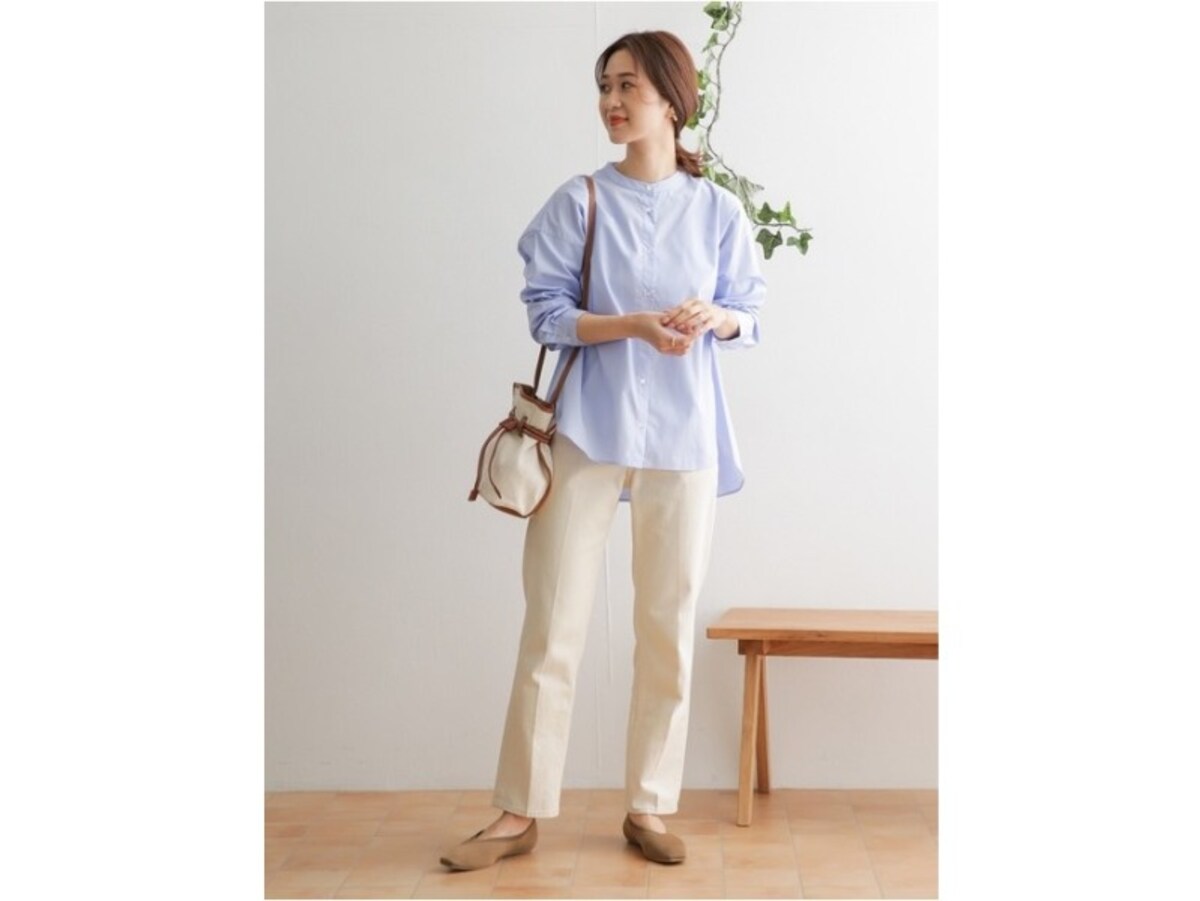 程よいきれいめ感と清潔感もあるシャツコーデは万能です　出典：WEAR