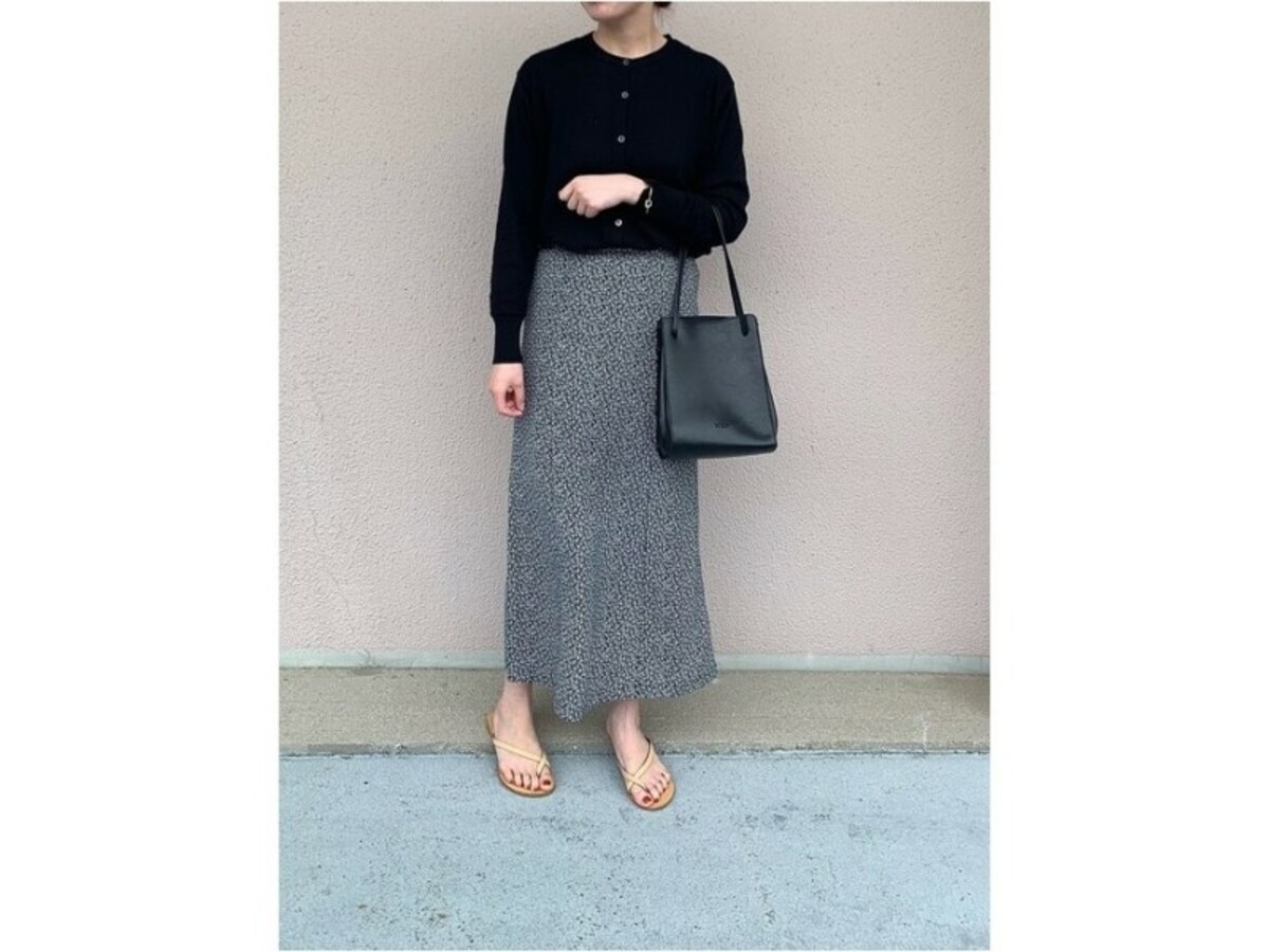 前を閉じてトップス風に着ても、薄手なので快適です　出典：WEAR