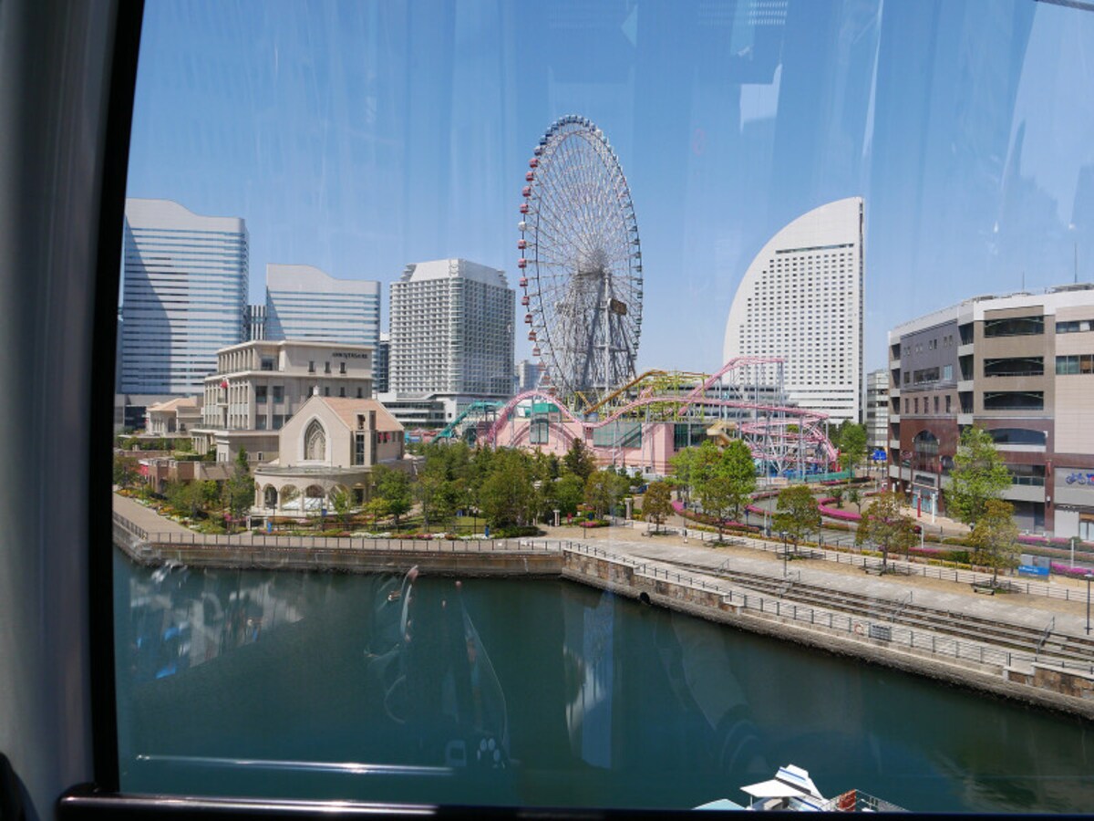 運河パーク駅から搭乗するとみなとみらい側にドアのフレームはありません（2021年4月19日撮影）