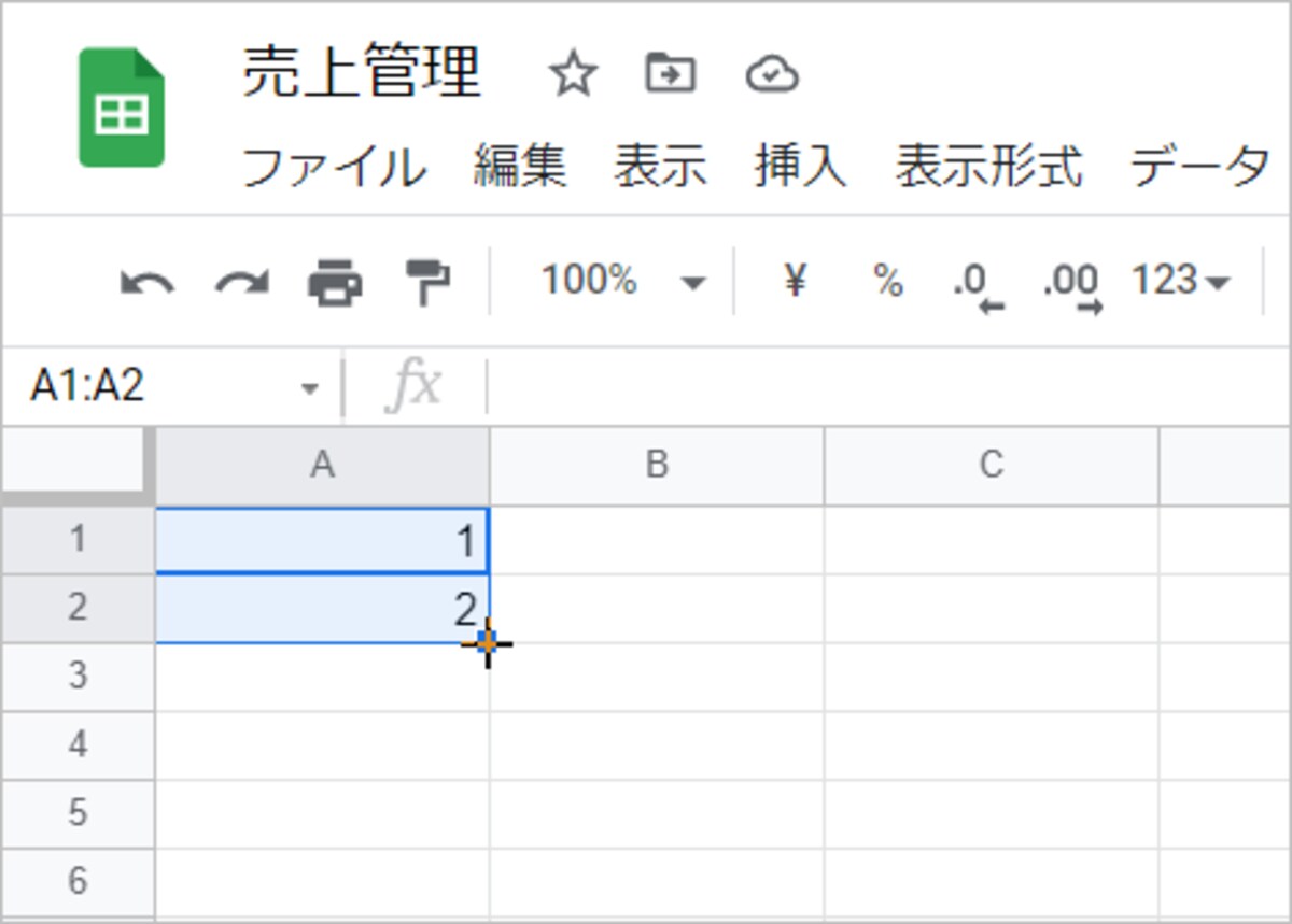 連続するセルに「1」「2」と入力し、入力したセルを選択したら、選択範囲の右下にマウスポイントを合わせて十字型にします。