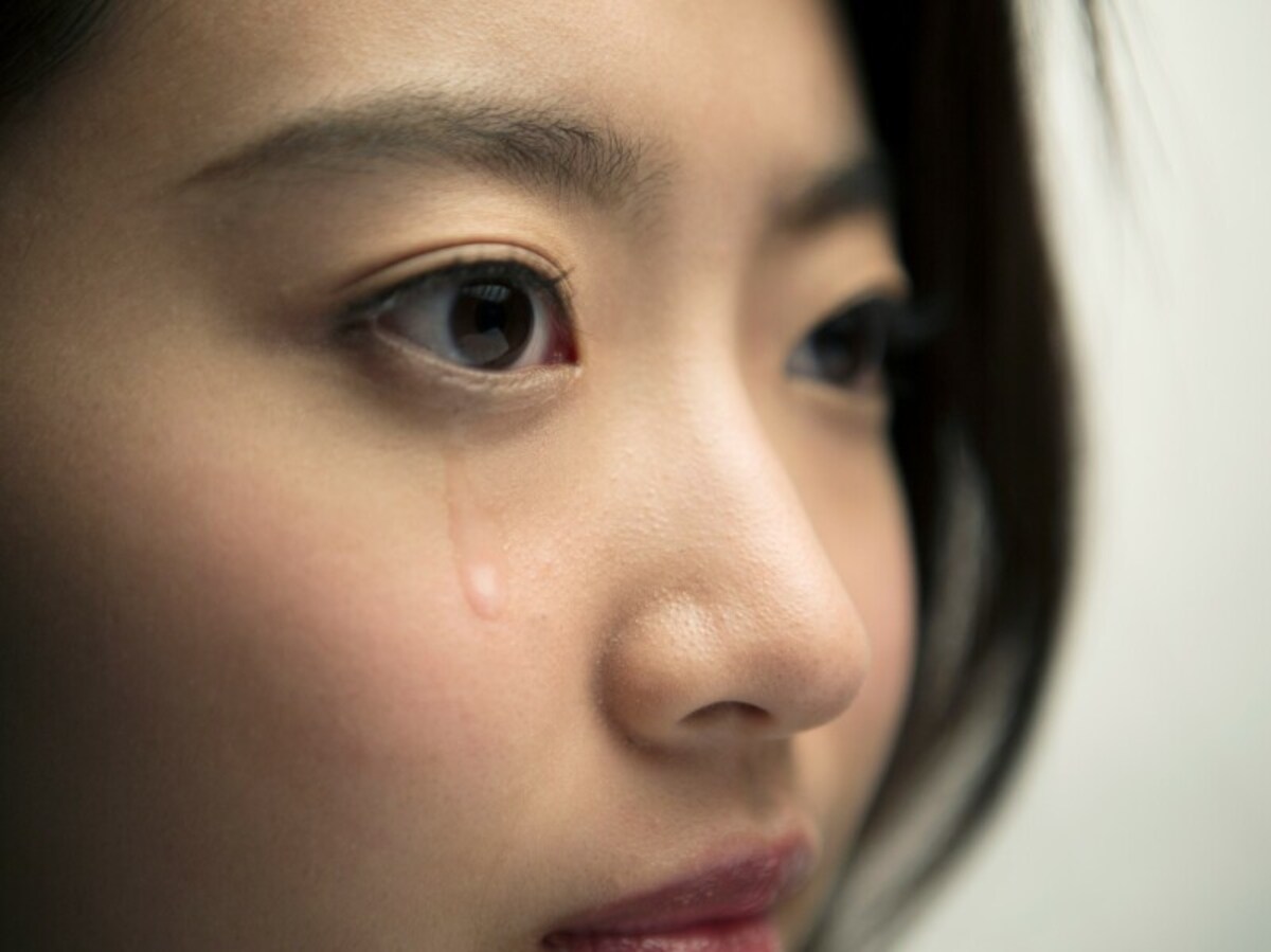 女性の泣き顔